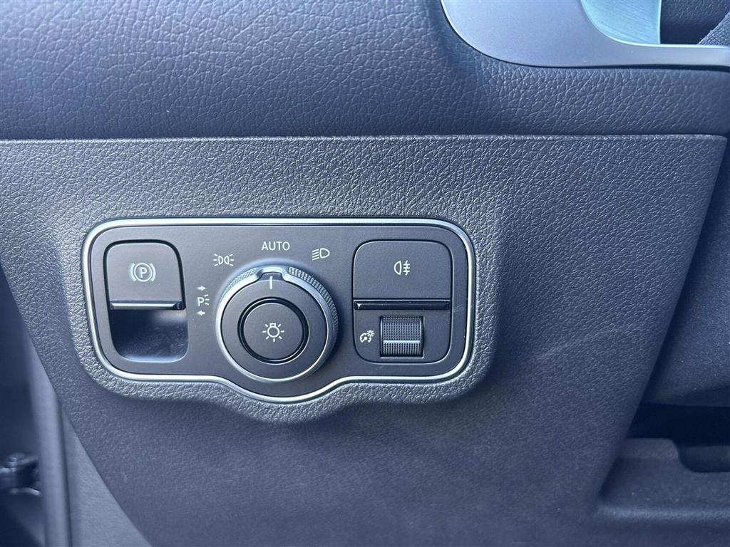 Mercedes-Benz EQB 300 AMG Line billede 17