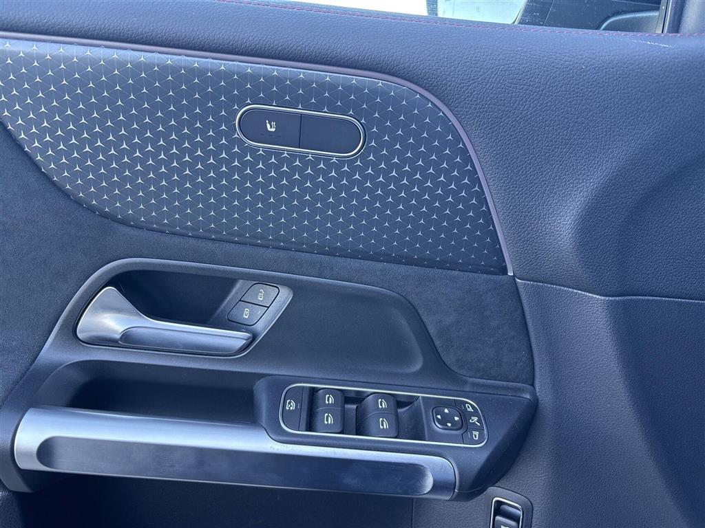 Mercedes-Benz EQB 300 AMG Line billede 17