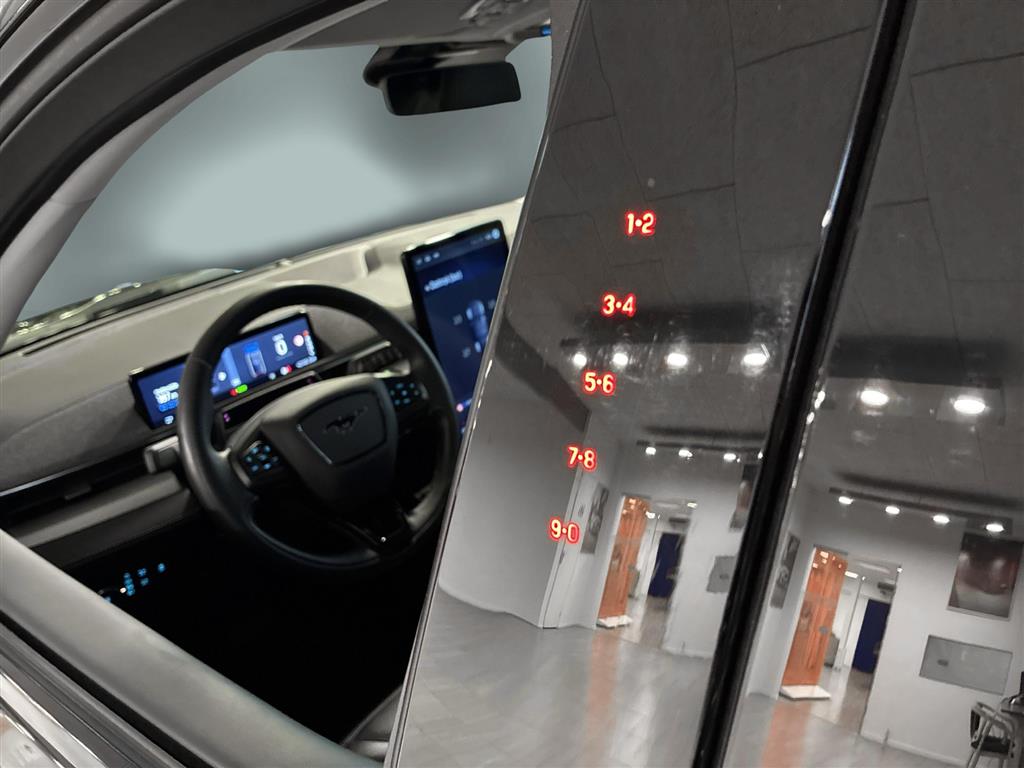 Ford Mustang Mach-E SR billede 24