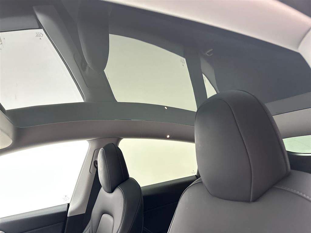 Tesla Model Y Long Range billede 18