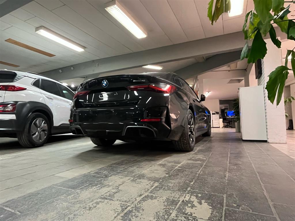 BMW i4 Charged M-Sport billede 2