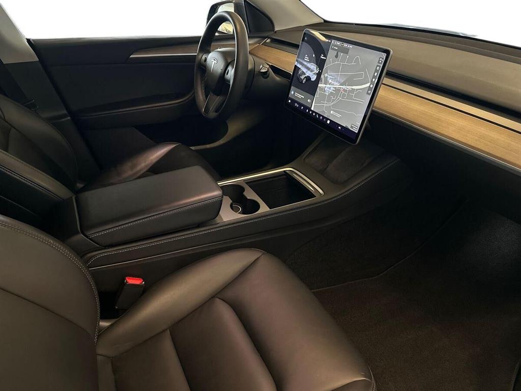 Tesla Model Y Long Range billede 17