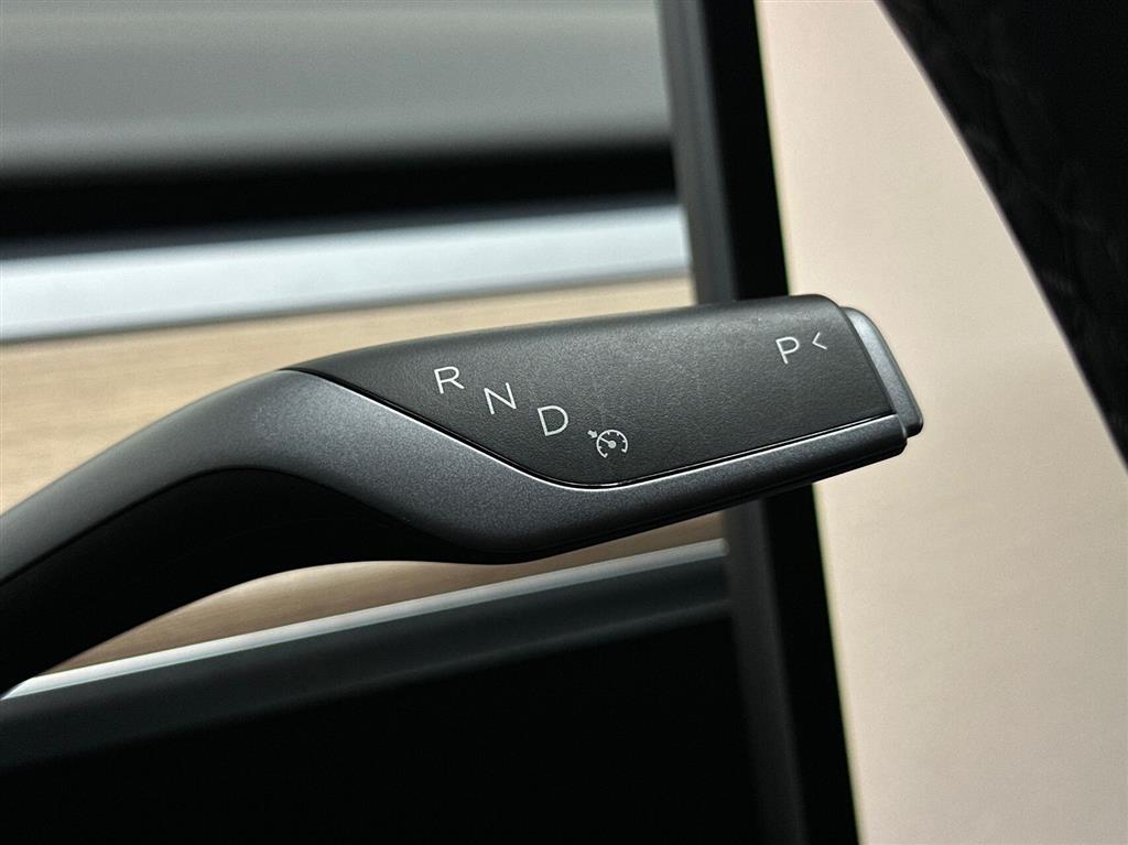 Tesla Model Y Long Range billede 15