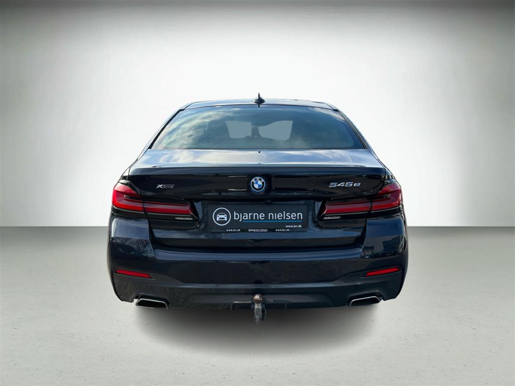 BMW 545e M-Sport billede 4