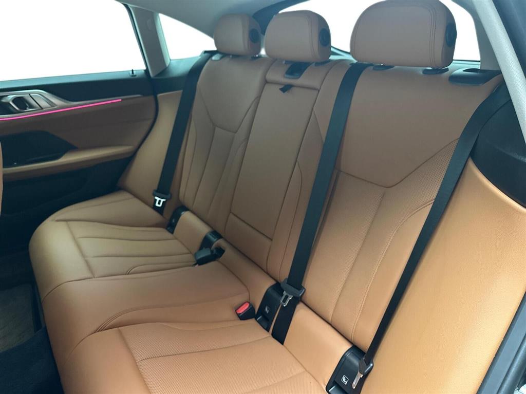 BMW i4 Charged billede 13