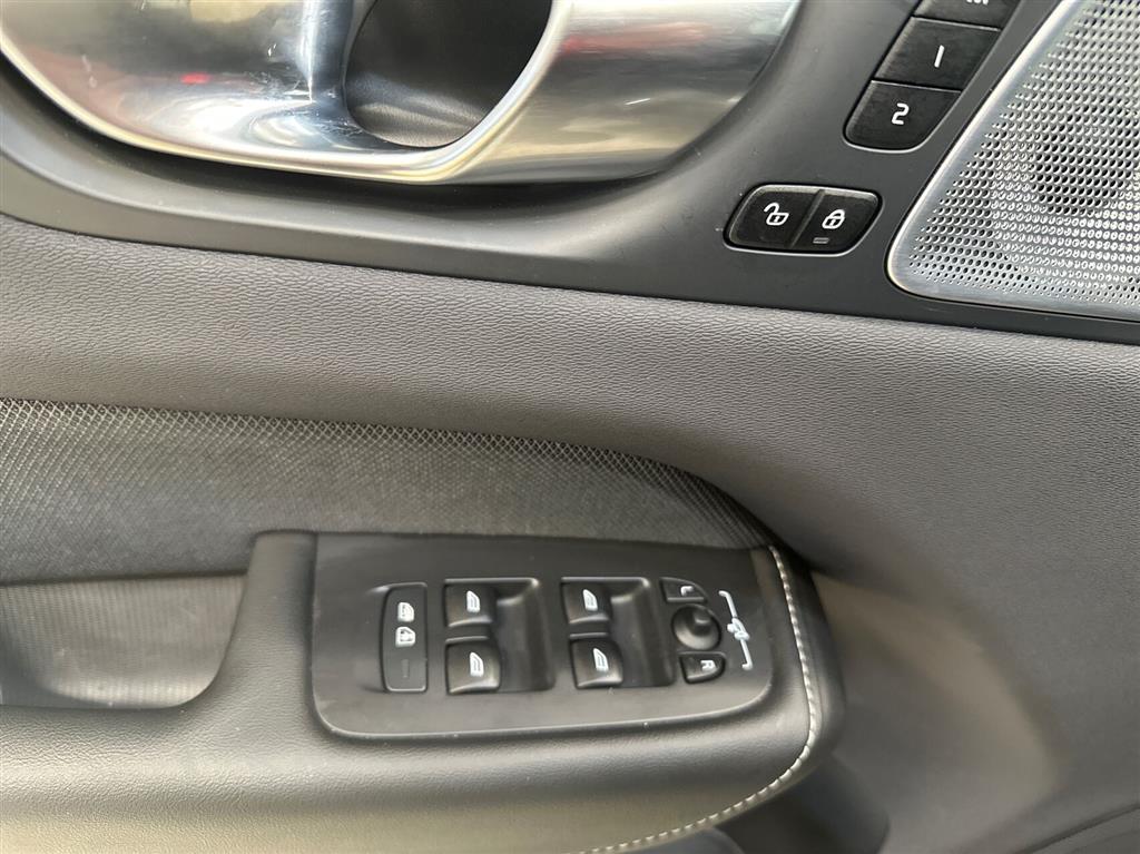 Volvo XC60 Black Edition billede 17