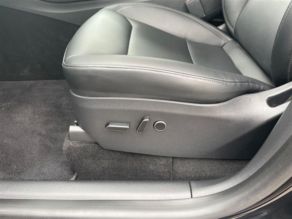 Tesla Model Y Standard Range billede 15