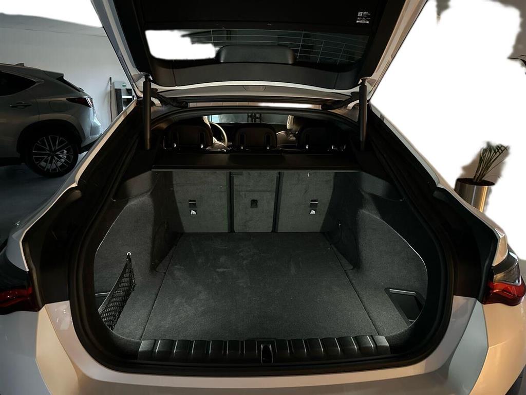 BMW i4 Charged M-Sport billede 13