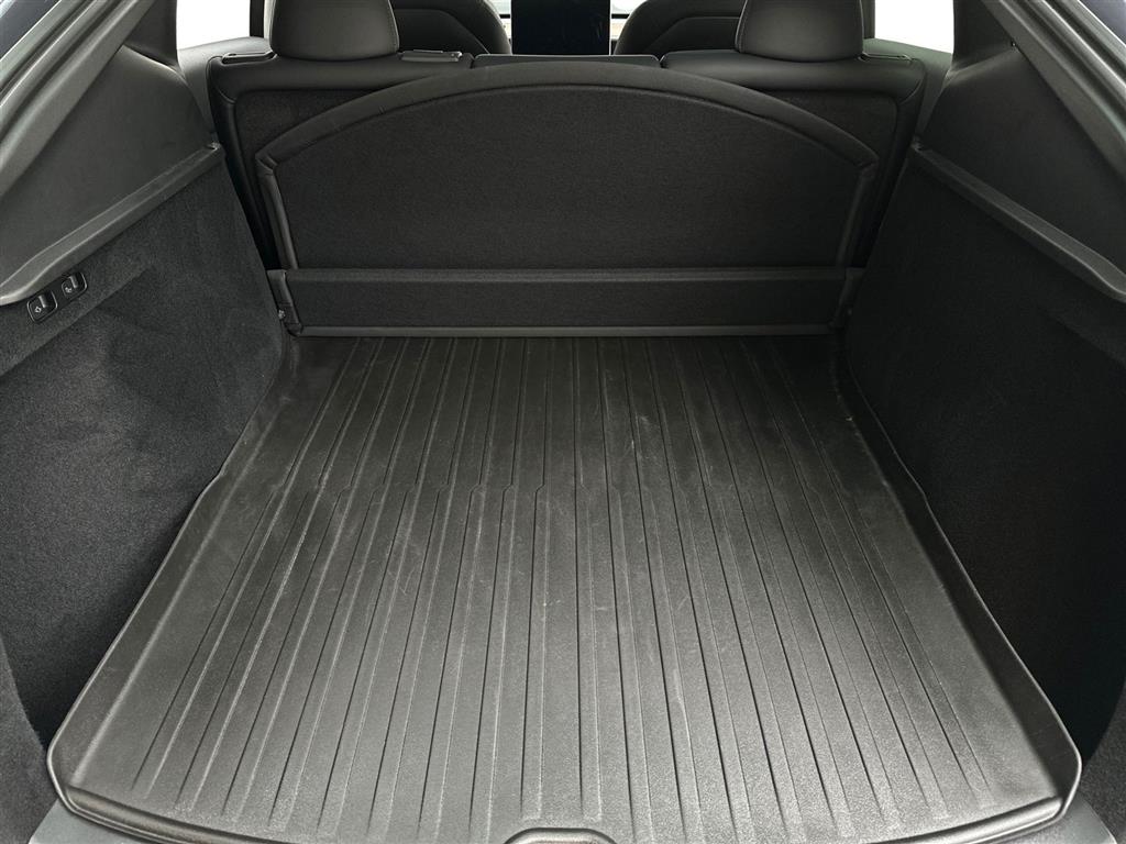 Tesla Model Y Long Range billede 13