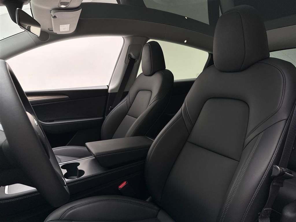 Tesla Model Y Long Range billede 17