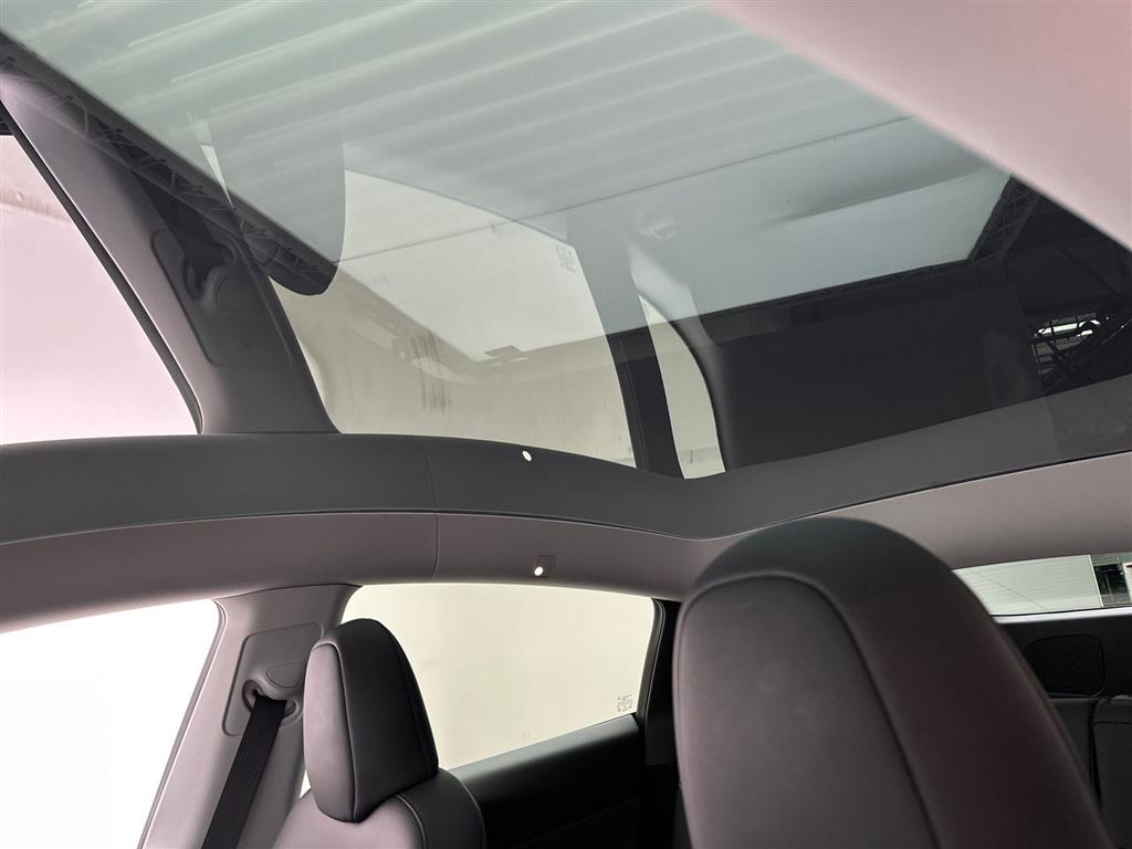 Tesla Model Y Long Range billede 19