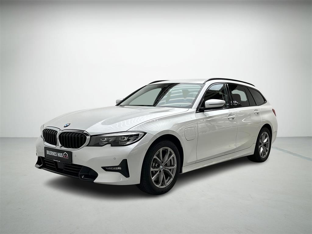 BMW 330e Sport Line