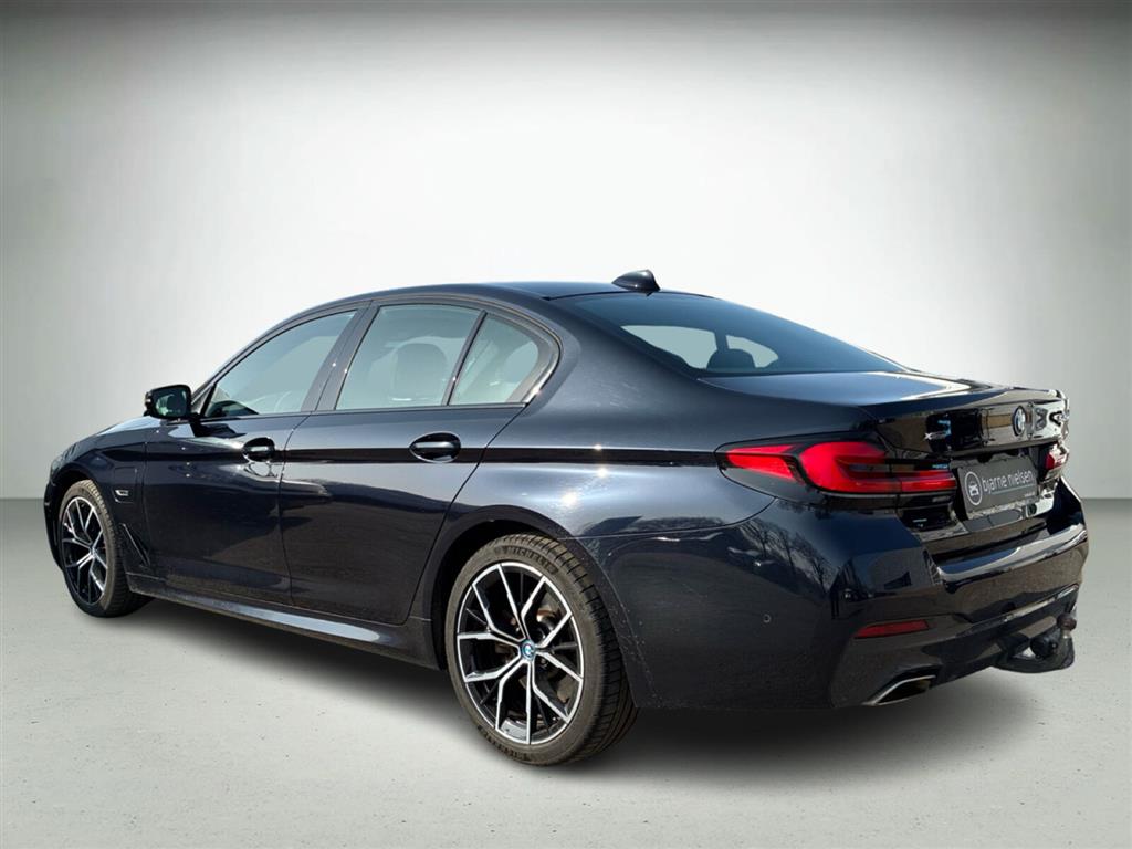 BMW 545e M-Sport billede 5