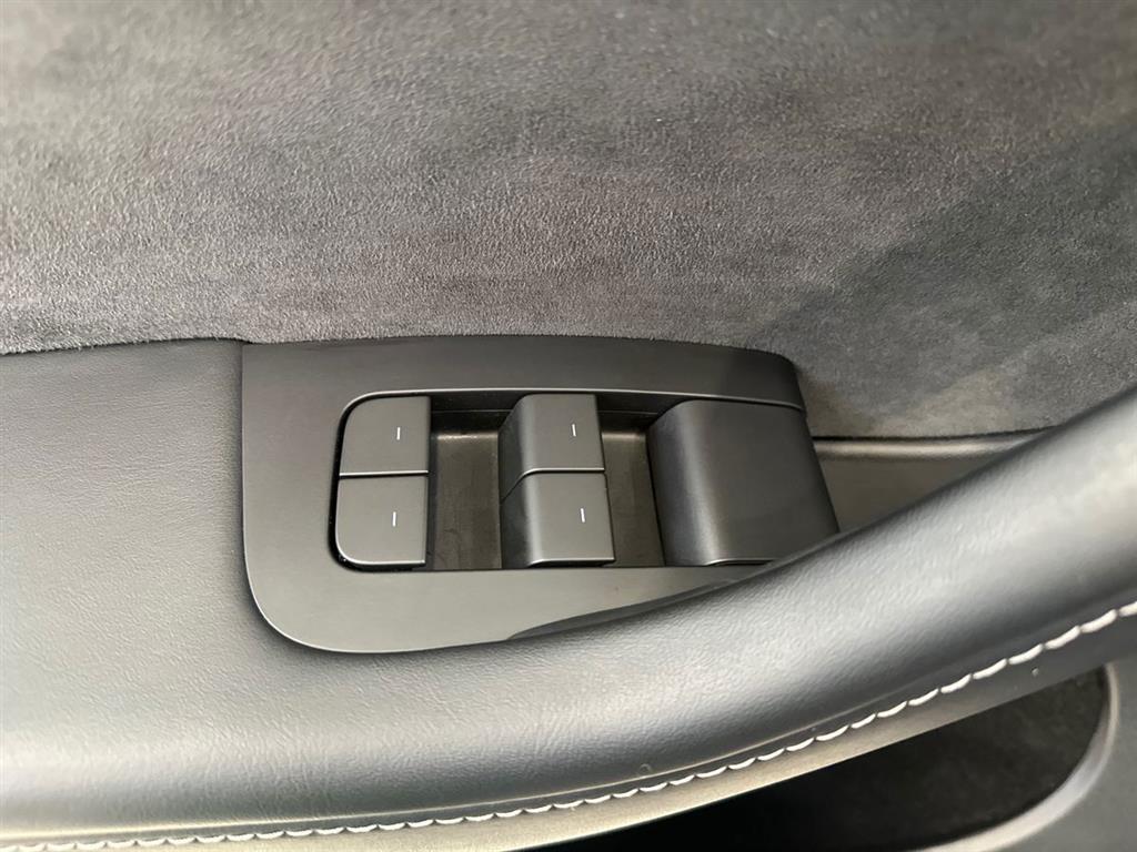 Tesla Model Y Long Range billede 15