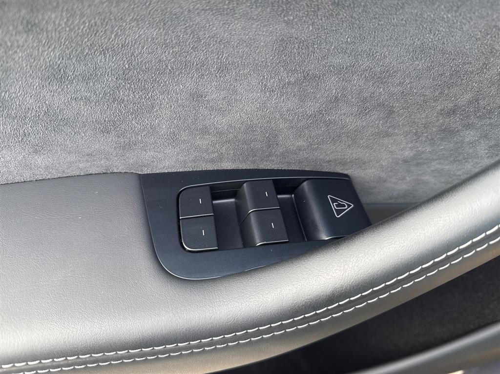 Tesla Model Y Long Range billede 15