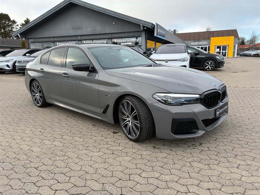 BMW 545e M-Sport billede 3