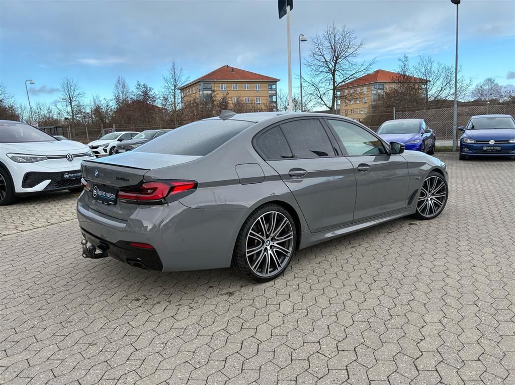 BMW 545e M-Sport billede 4