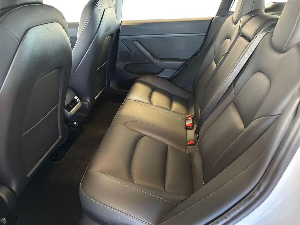 Tesla Model 3 Long Range generic.image 18