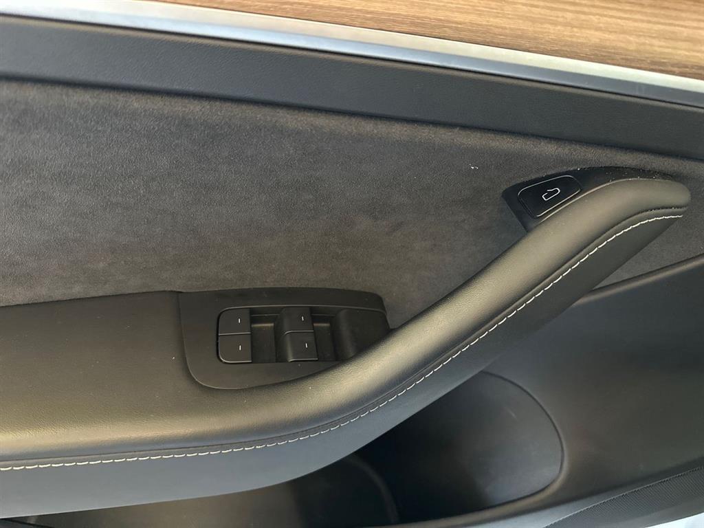 Tesla Model 3 Long Range generic.image 21