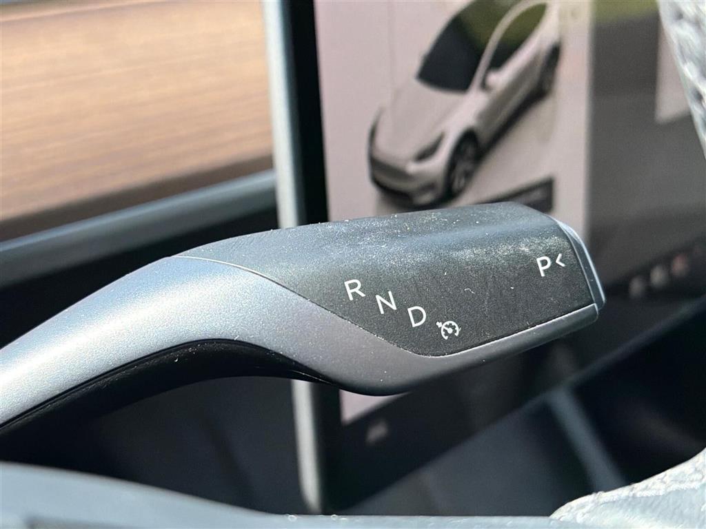 Tesla Model Y Long Range billede 15