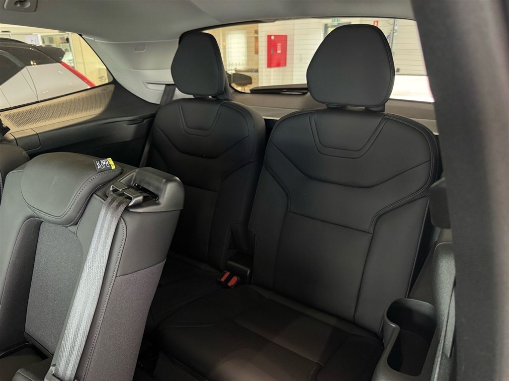 Volvo EX90 Plus generic.image 8
