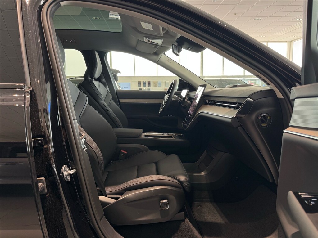 Volvo EX90 Plus generic.image 11