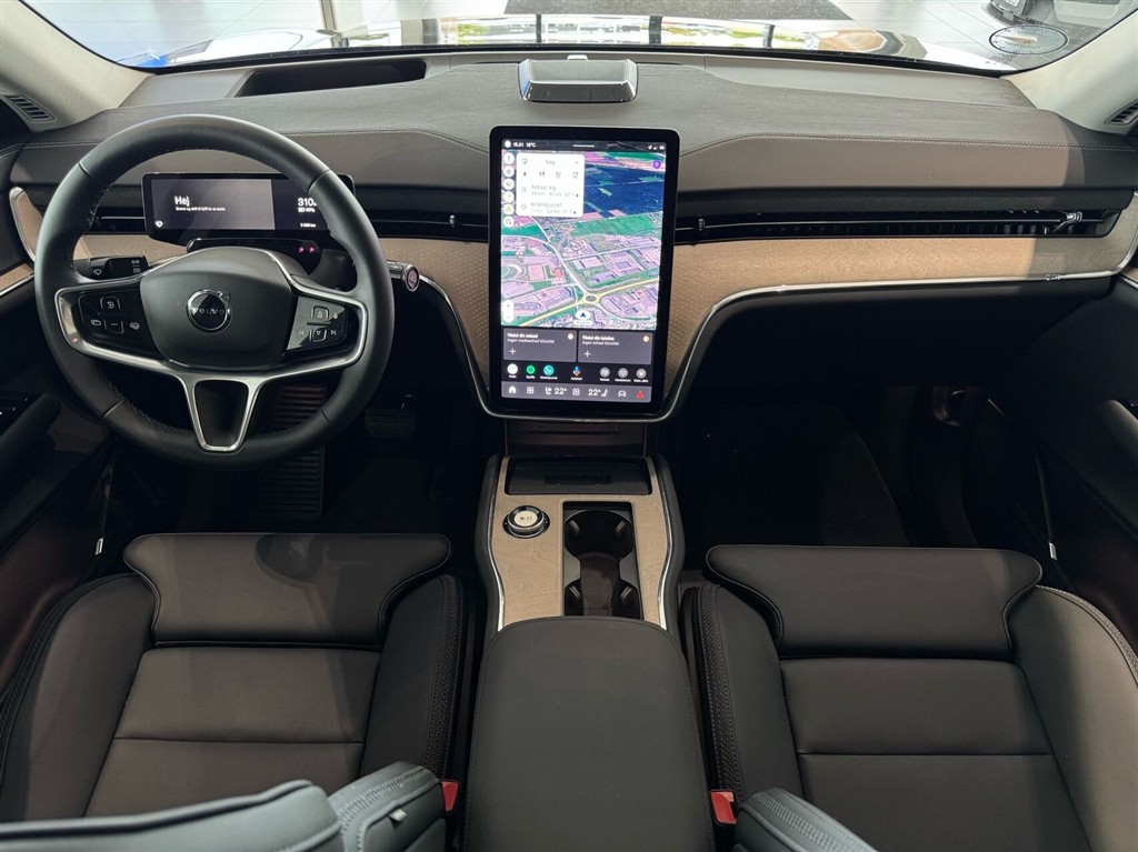 Volvo EX90 Plus generic.image 12