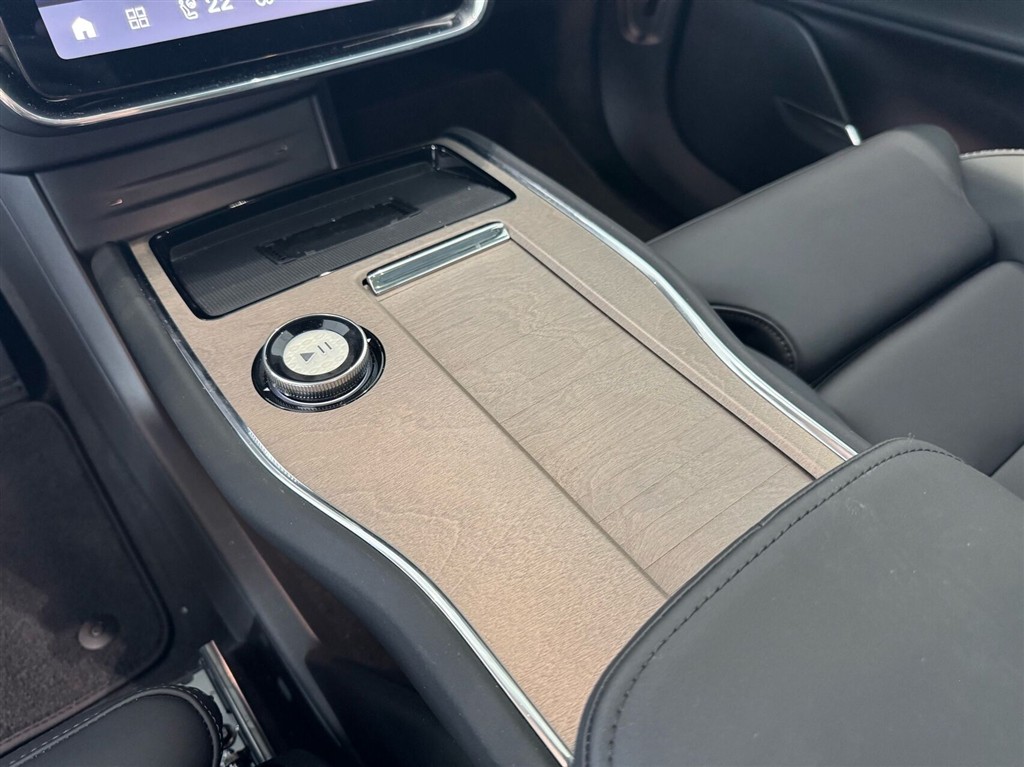 Volvo EX90 Plus generic.image 18