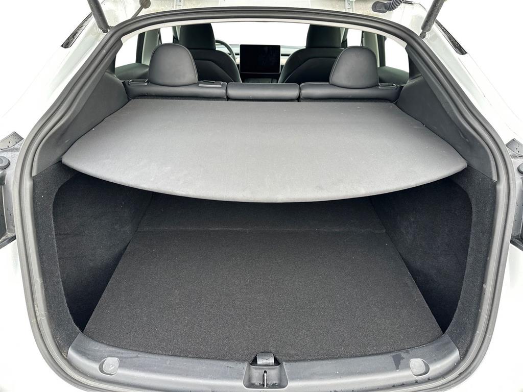 Tesla Model Y Long Range billede 13