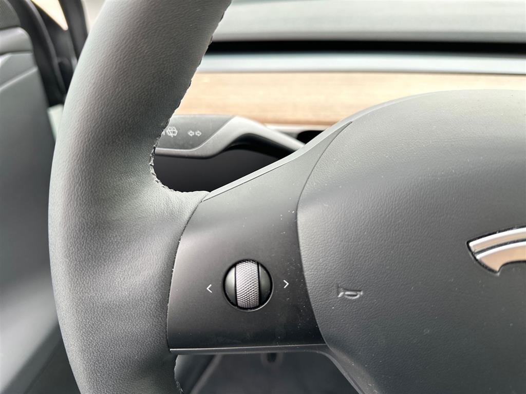 Tesla Model Y Long Range billede 16