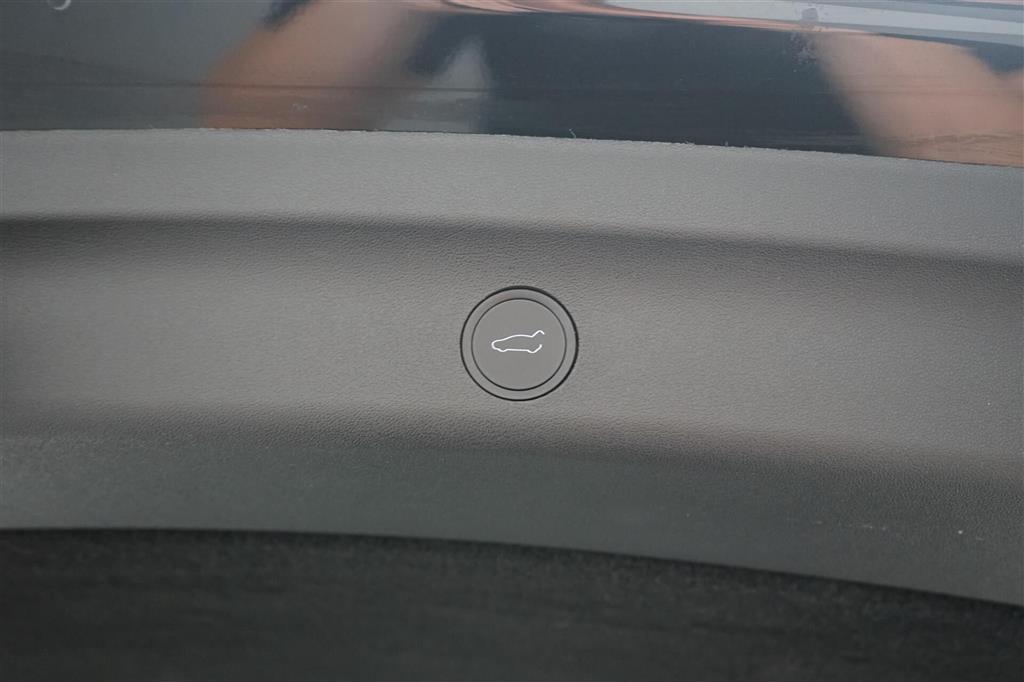 Tesla Model Y Long Range billede 14