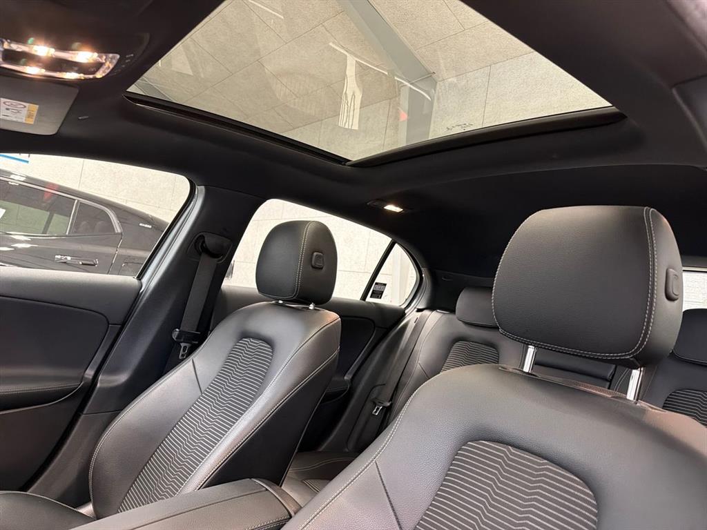 Mercedes-Benz A200 AMG Line billede 16