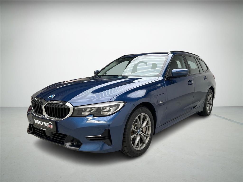 BMW 330e Sport Line