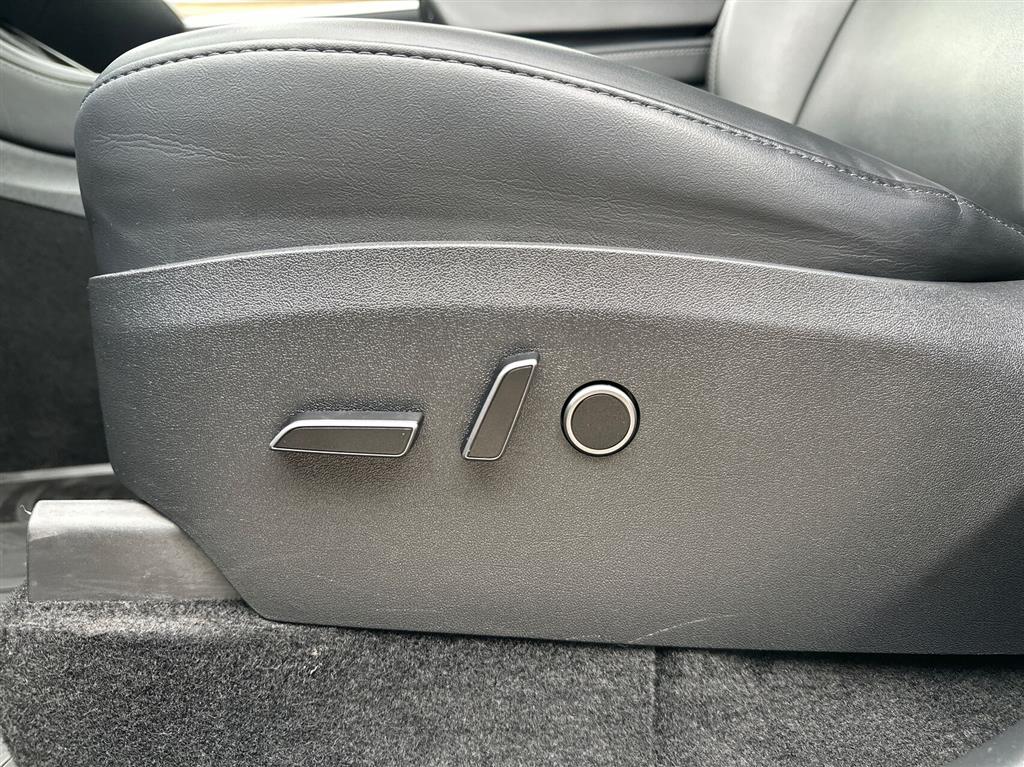 Tesla Model Y Long Range billede 18