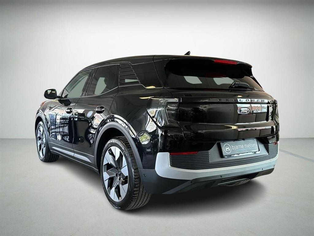 Ford Explorer UR Premium generic.image 2