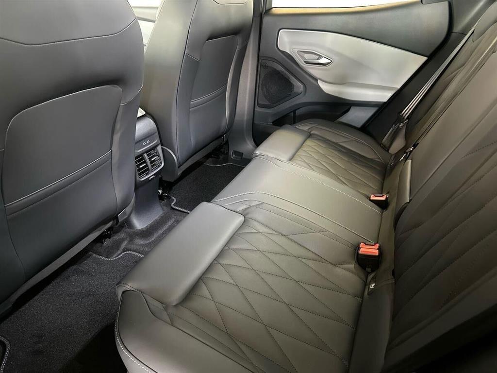 Ford Explorer UR Premium generic.image 17