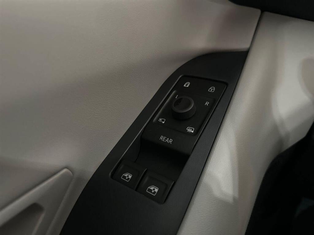 Ford Explorer UR Premium generic.image 18