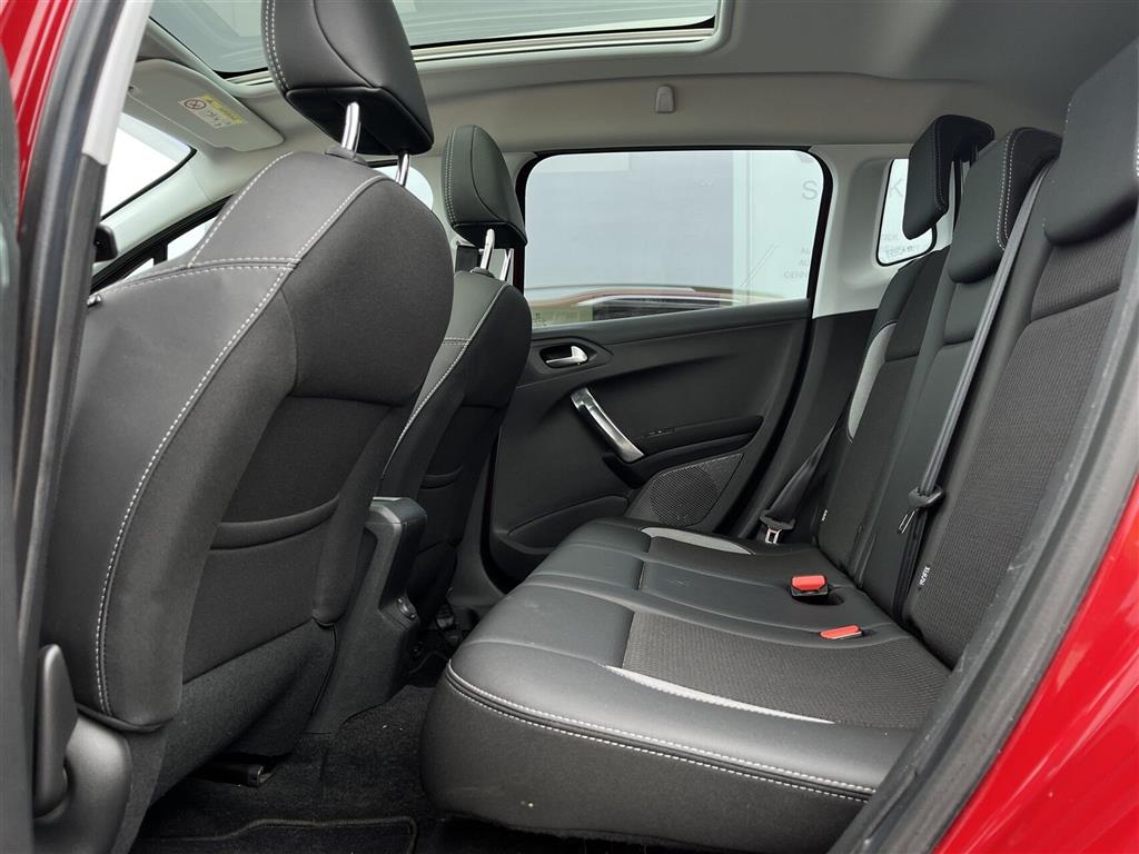 Peugeot 2008 Allure Sky billede 6