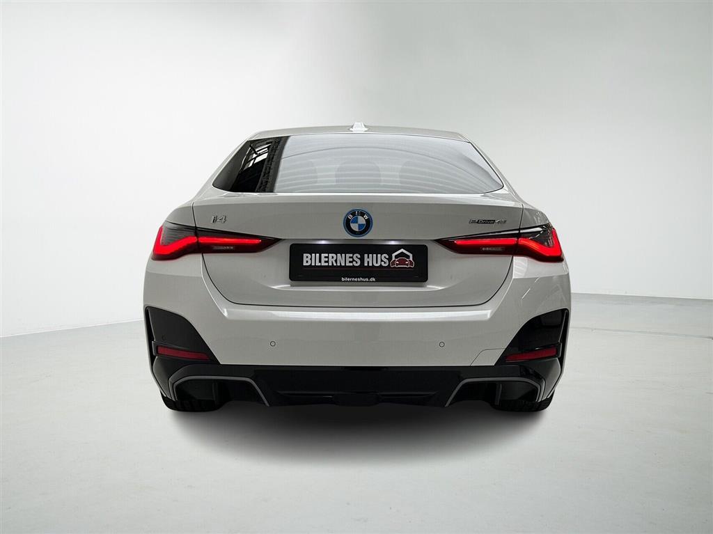 BMW i4 Charged M-Sport billede 8