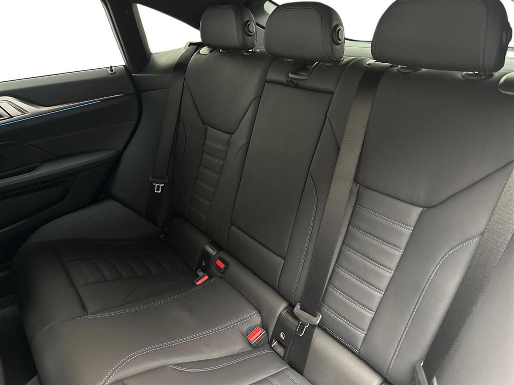 BMW i4 Charged M-Sport billede 13
