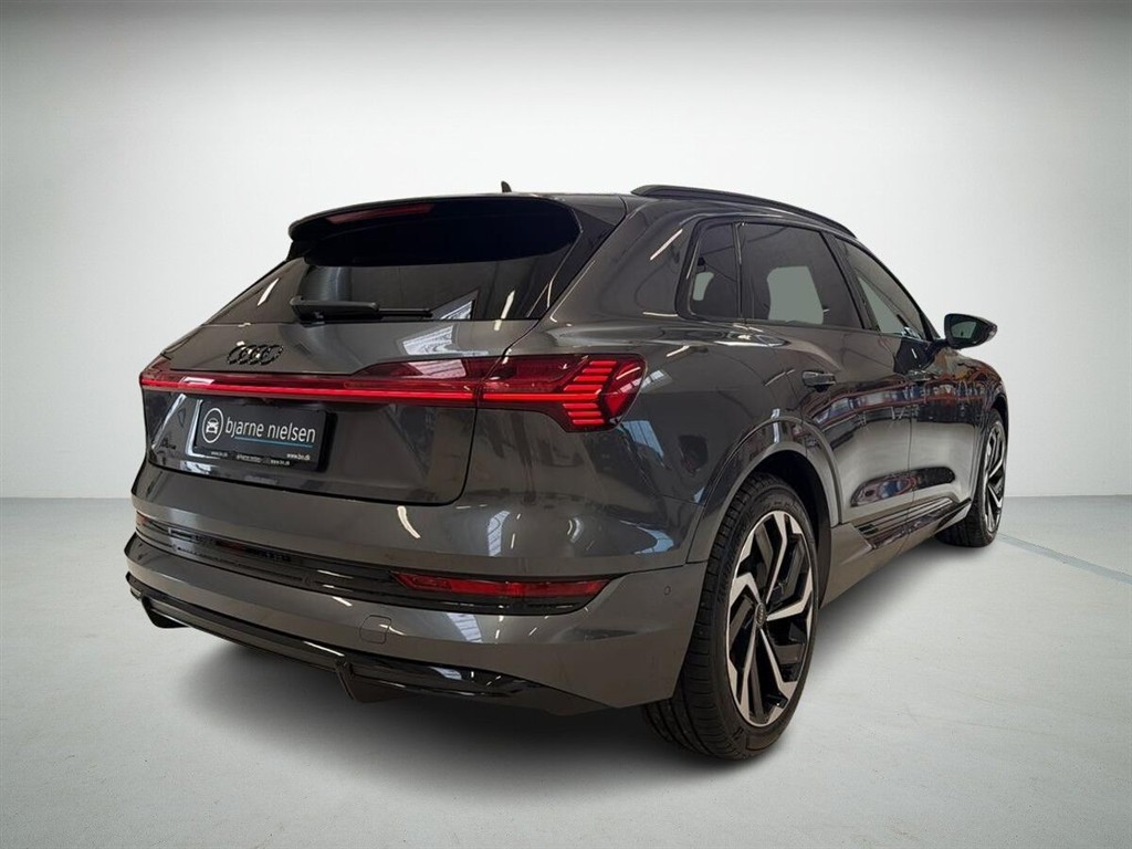 Audi E-tron S Line billede 2