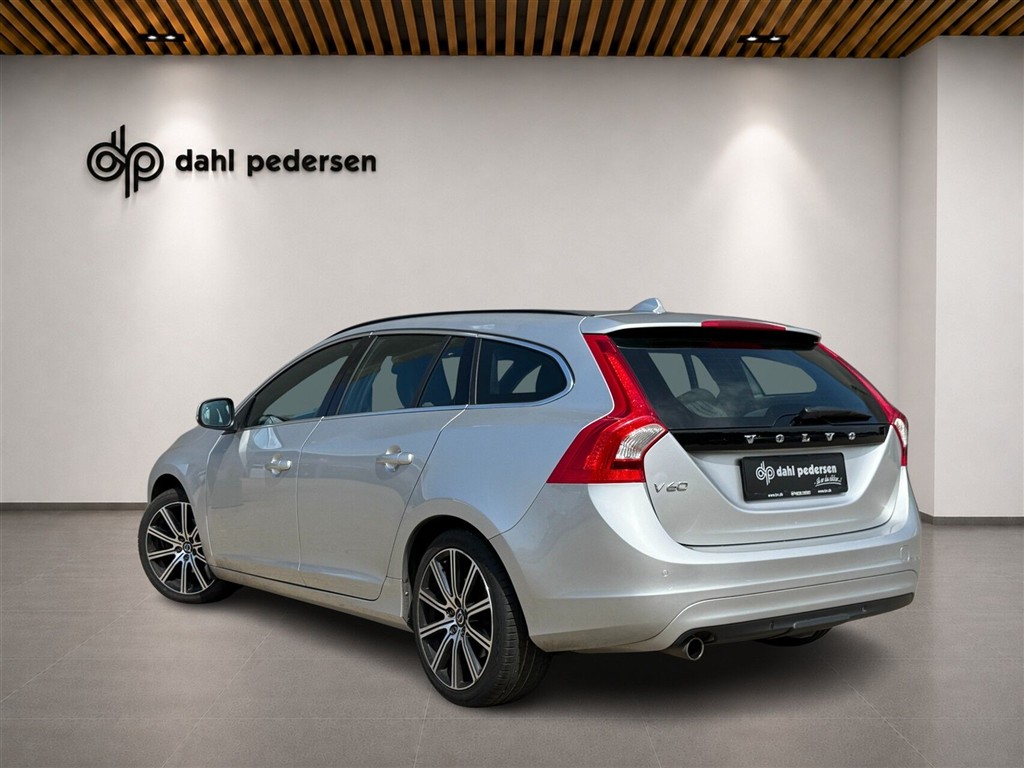 Volvo V60 Momentum billede 2