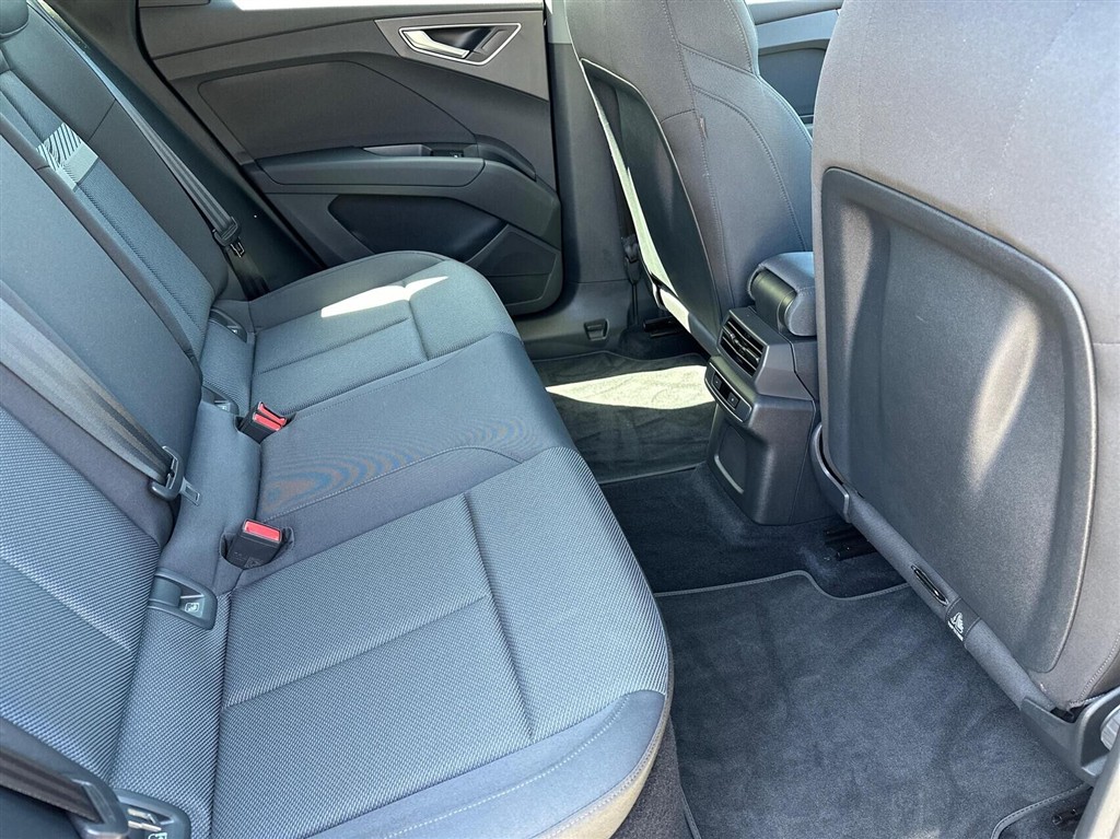 Audi Q4 Attitude generic.image 12