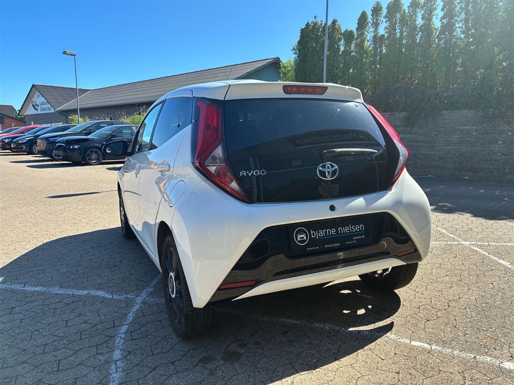 Toyota Aygo X-pression Safety Sense billede 2