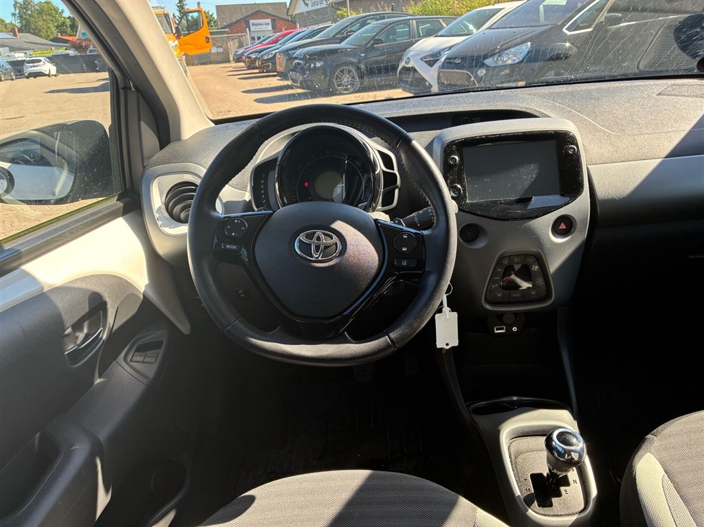 Toyota Aygo X-pression Safety Sense billede 3