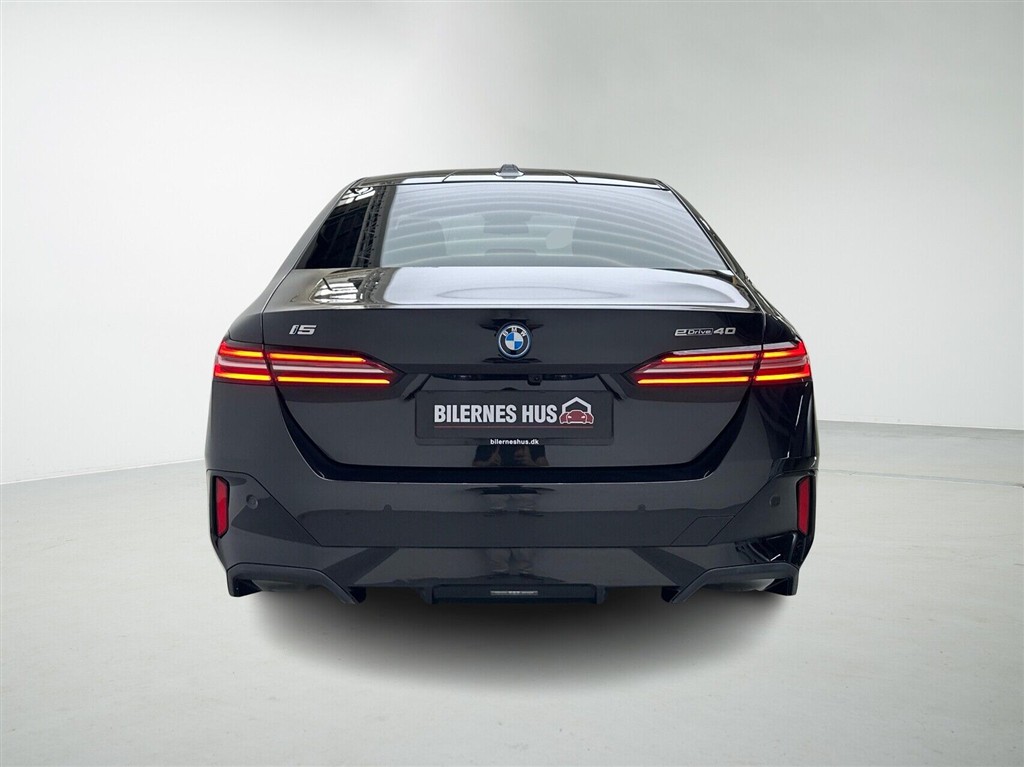 BMW i5 Fully Charged billede 8