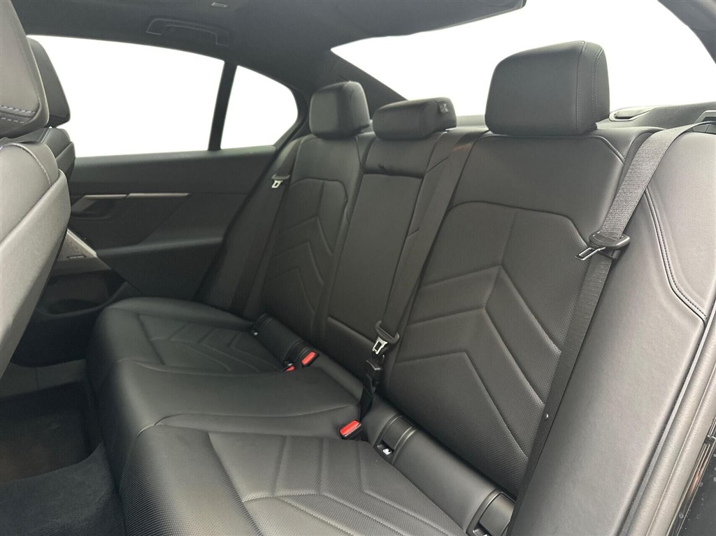 BMW i5 Fully Charged billede 13