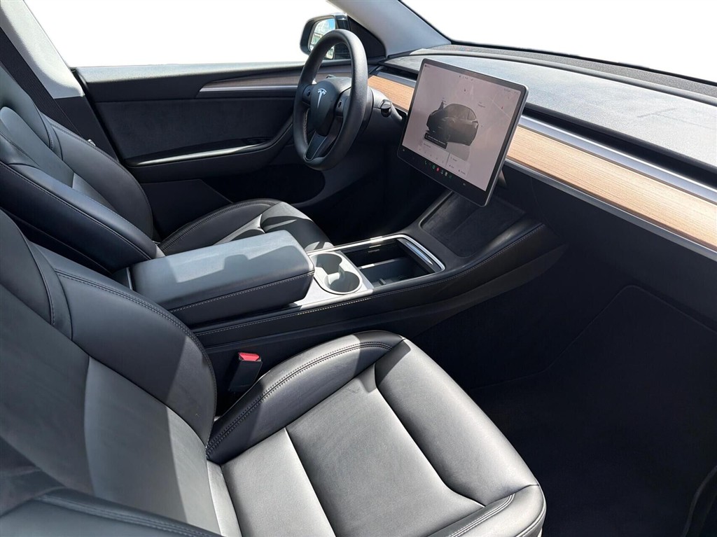Tesla Model Y Long Range billede 10