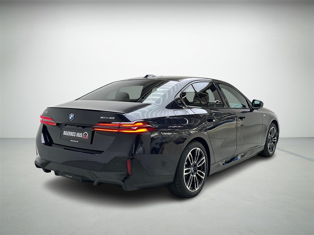 BMW i5 Fully Charged billede 2