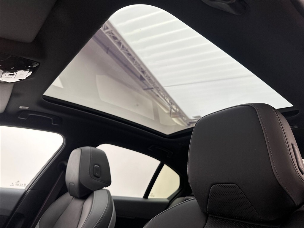 BMW i5 Fully Charged billede 22